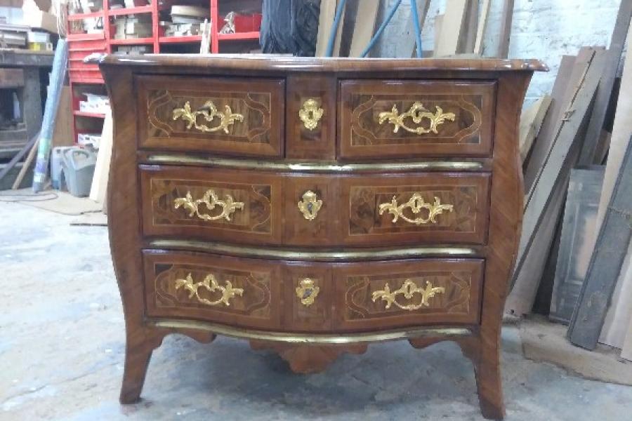 restauration d'une commode LOUIS XV  ATELIER SAINTE ANNE Armentieres